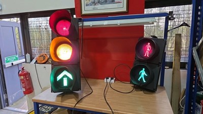 Lot 489 - TRAFFIC LIGHTS & CROSSING LIGHTS
