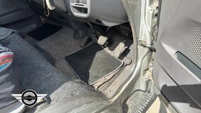 Lot 64 - 2003 NISSAN