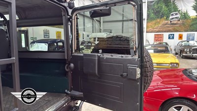 Lot 21 - 1999 LAND ROVER DEFENDER 110 COUNTY TD5