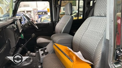 Lot 21 - 1999 LAND ROVER DEFENDER 110 COUNTY TD5