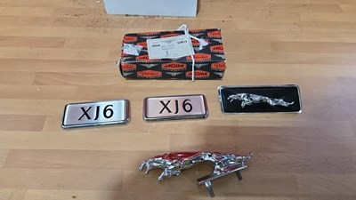 Lot 831 - SMALL JAGUAR MASCOT IN ORIGINAL BOX , XJS BADGES NEW OLD STOCK