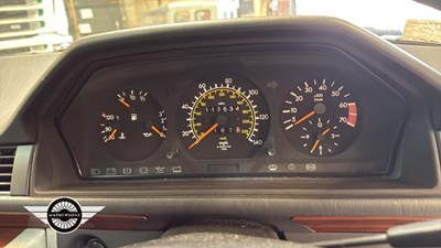 Lot 798 - 1992 MERCEDES 230CE AUTO