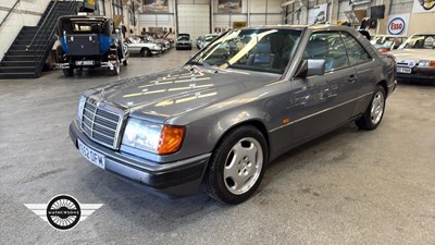 Lot 798 - 1992 MERCEDES 230CE AUTO