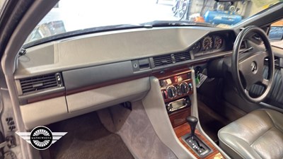 Lot 798 - 1992 MERCEDES 230CE AUTO