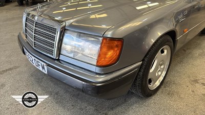 Lot 798 - 1992 MERCEDES 230CE AUTO