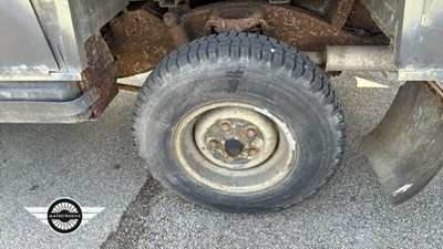 Lot 226 - 1990 LAND ROVER 127