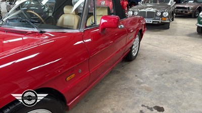 Lot 244 - 1991 ALFA ROMEO SPIDER 2.0