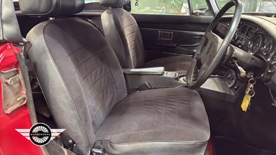 Lot 210 - 1975 MG B