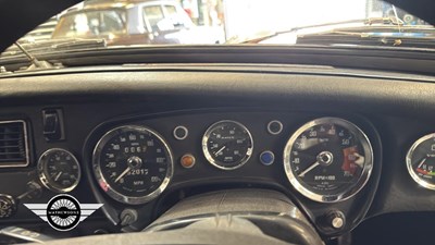 Lot 210 - 1975 MG B