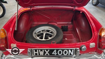 Lot 210 - 1975 MG B
