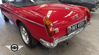 Lot 210 - 1975 MG B