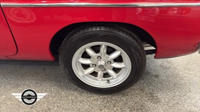Lot 210 - 1975 MG B
