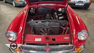 Lot 210 - 1975 MG B