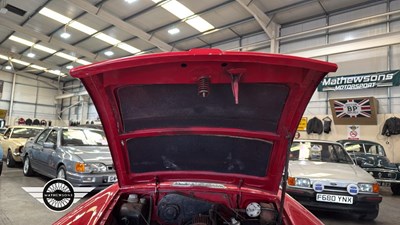 Lot 210 - 1975 MG B