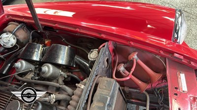 Lot 210 - 1975 MG B