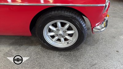 Lot 210 - 1975 MG B