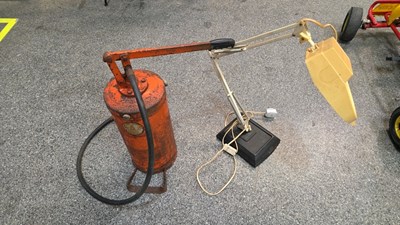 Lot 839 - F.A.T OIL PUMP + ENGINEERS ILLUMINATED MAGNIFYING LAMP