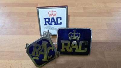 Lot 571 - 3 X ASSORTED RAC BADGES