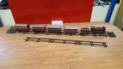 Lot 893 - HORNBY TIN CLOCKWORK TRAIN SET MADE BY MECCANO