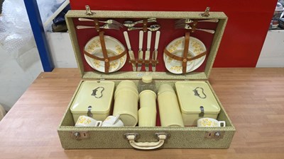 Lot 281 - CORACLE VINTAGE PICNIC HAMPER/CASE