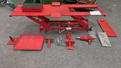 Lot 615 - MOTORCYCLE /SCOOTER WORKBENCH/ LIFT