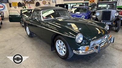 Lot 879 - 1975 MG B