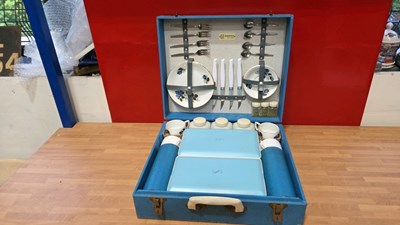 Lot 353 - SIRRAM BLUE PICNIC SET