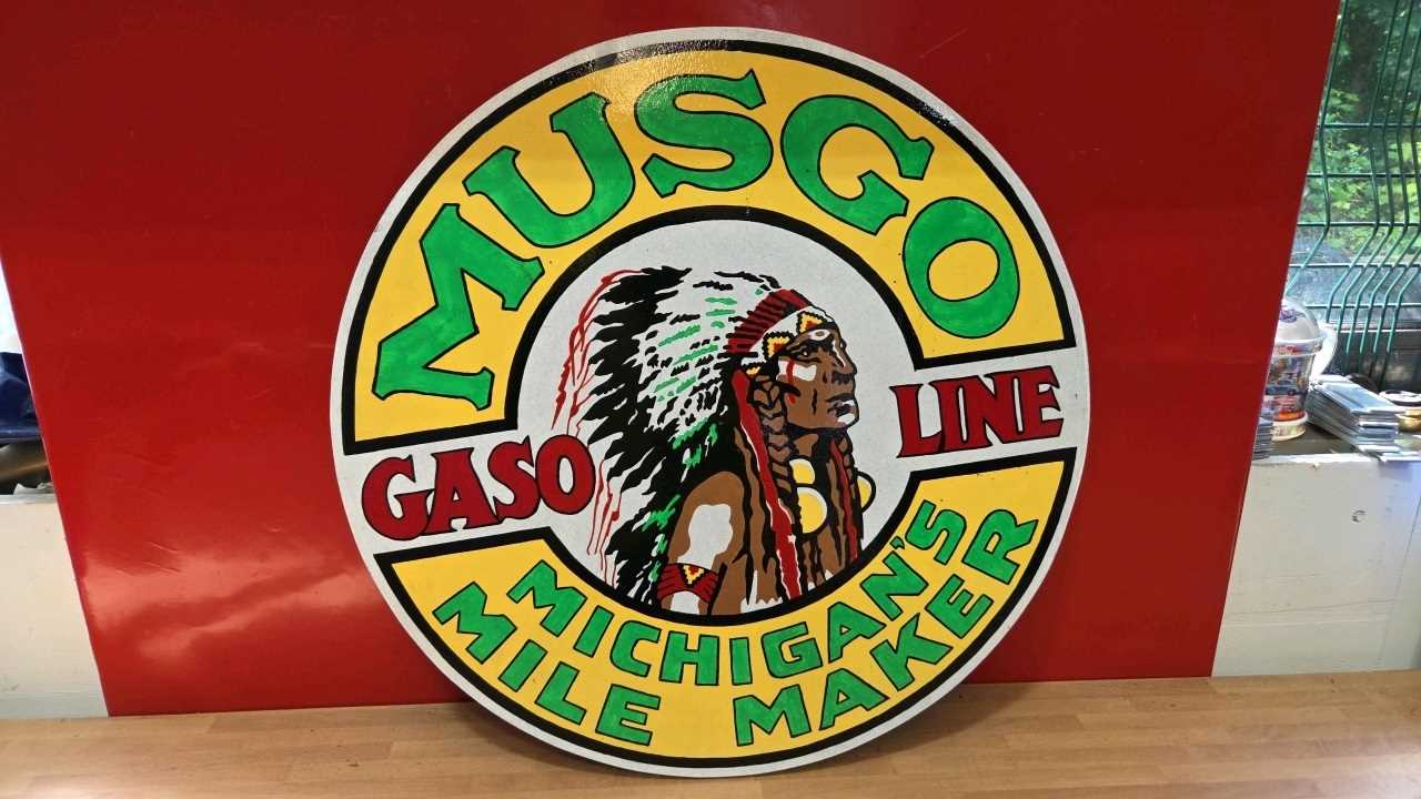 Lot 457 - MUSGO GASOLINE WOODEN HAND PAINTED SIGN 23" DIA