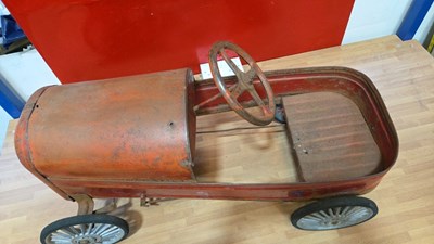 Lot 287 - TRI-ANG RED PEDAL CAR