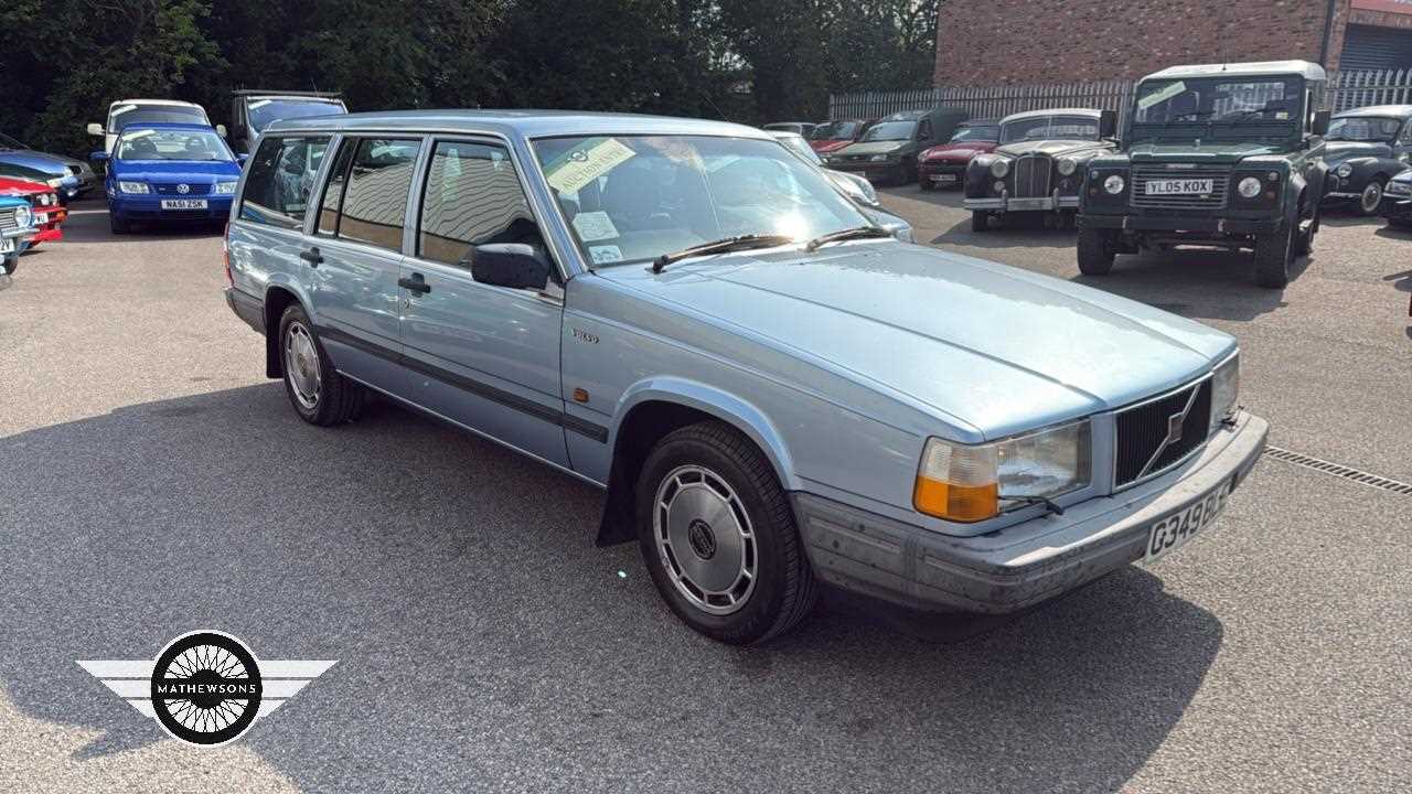 Lot 562 - 1990 VOLVO 740 GLE AUTO