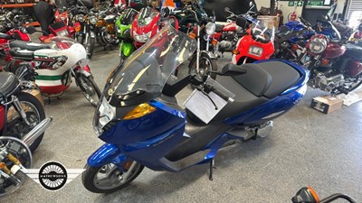 Lot 786 - 2007 VECTRIX ELECTRIC MAXI SCOOTER