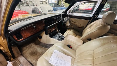 Lot 77 - 1983 DAIMLER DOUBLE SIX HE AUTO