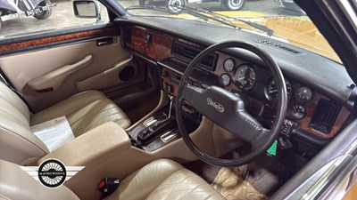 Lot 77 - 1983 DAIMLER DOUBLE SIX HE AUTO
