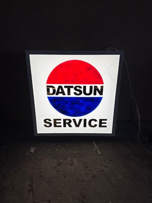 Lot 547 - DATSUN SERVICE LIGHT UP SIGN 23" X 23"