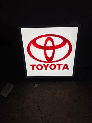 Lot 451 - TOYOTA LIGHT UP SIGN 24" X 24"