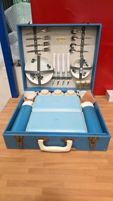 Lot 521 - SIRRAM BLUE PICNIC SET