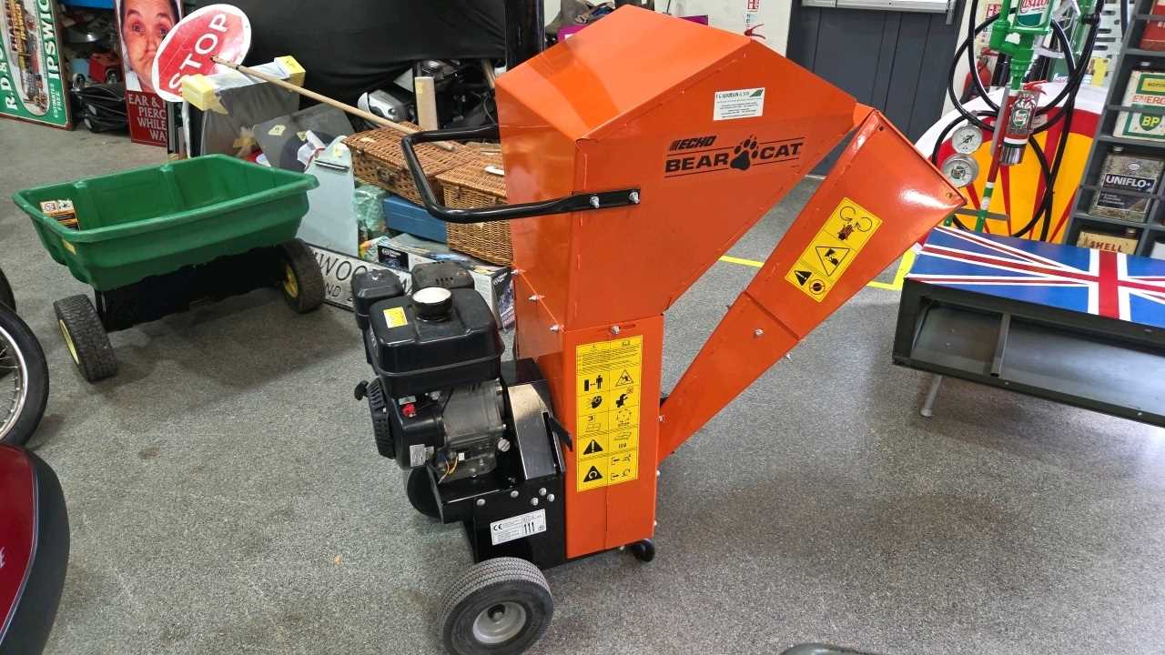 Lot 27 - ECHO BEAR SC3265 PETROL WOOD CHIPPER