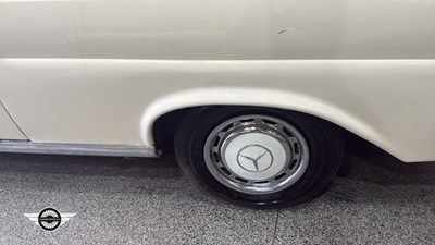 Lot 732 - 1965 MERCEDES
