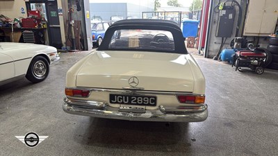 Lot 732 - 1965 MERCEDES