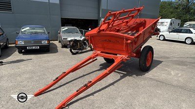 Lot 828 - HORSE DRAWN CART