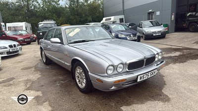 Lot 688 - 2000 JAGUAR XJ8 AUTO