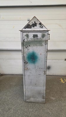 Lot 287 - CASTROL WAKEFIELD FORECOURT CABINET WITH OIL TIN SUPPORTS