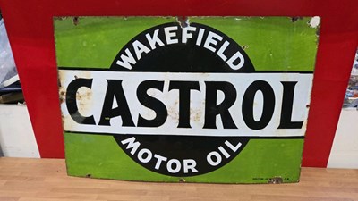 Lot 713 - CASTROL WAKEFIELD MOTOR OIL ENAMEL SIGN 30" X 20"