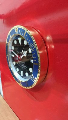 Lot 61 - ROLEX STYLE SUBMARINER WALL CLOCK