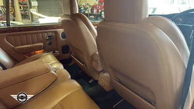 Lot 323 - 1995 BENTLEY TURBO R AUTO