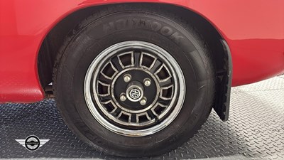Lot 42 - 1974 MG B GT V8