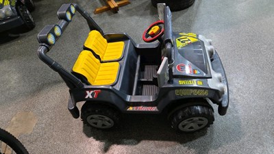 Lot 109 - TOUAREG JEEP ELECTRIC CAR WITH CHARGER