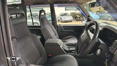 Lot 32 - 1998 LAND ROVER DISCOVERY V8I A