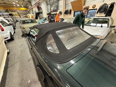 Lot 234 - 2001 MERCEDES SL280 AUTO - V6 DESIGNO