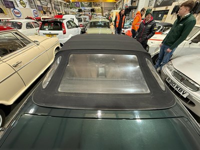 Lot 234 - 2001 MERCEDES SL280 AUTO - V6 DESIGNO